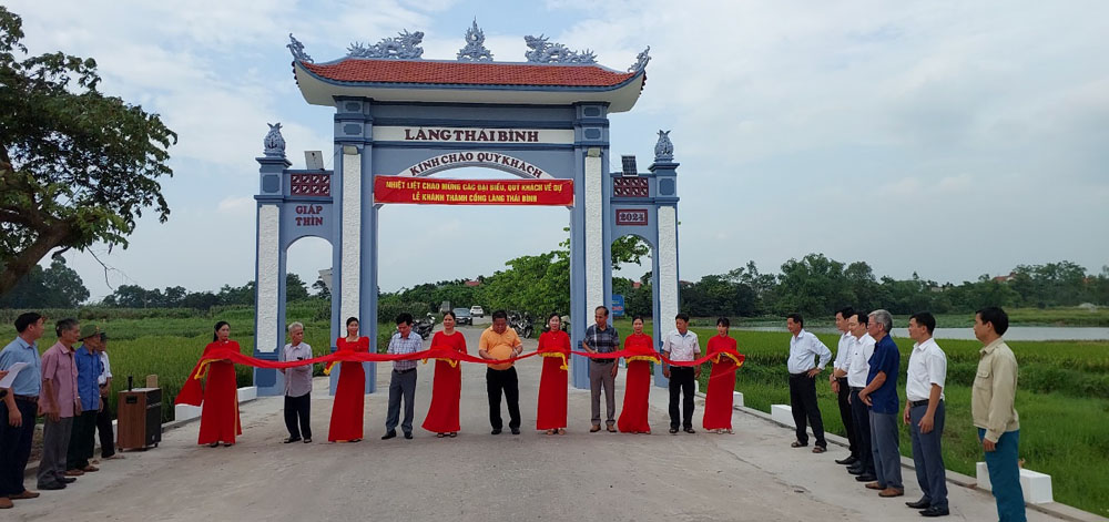 NHÂN DÂN THÔN THÁI BÌNH XÃ ĐỒNG THÁI TỔ CHỨC LỄ KHÁNH THÀNH CỔNG LÀNG